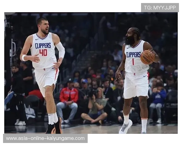 快船继续下滑,球队信心陷入危机,快船继续下滑,球队信心陷入危机中 快船继续下滑,球队信心陷入危机,快船继续下滑,球队信心陷入危机中