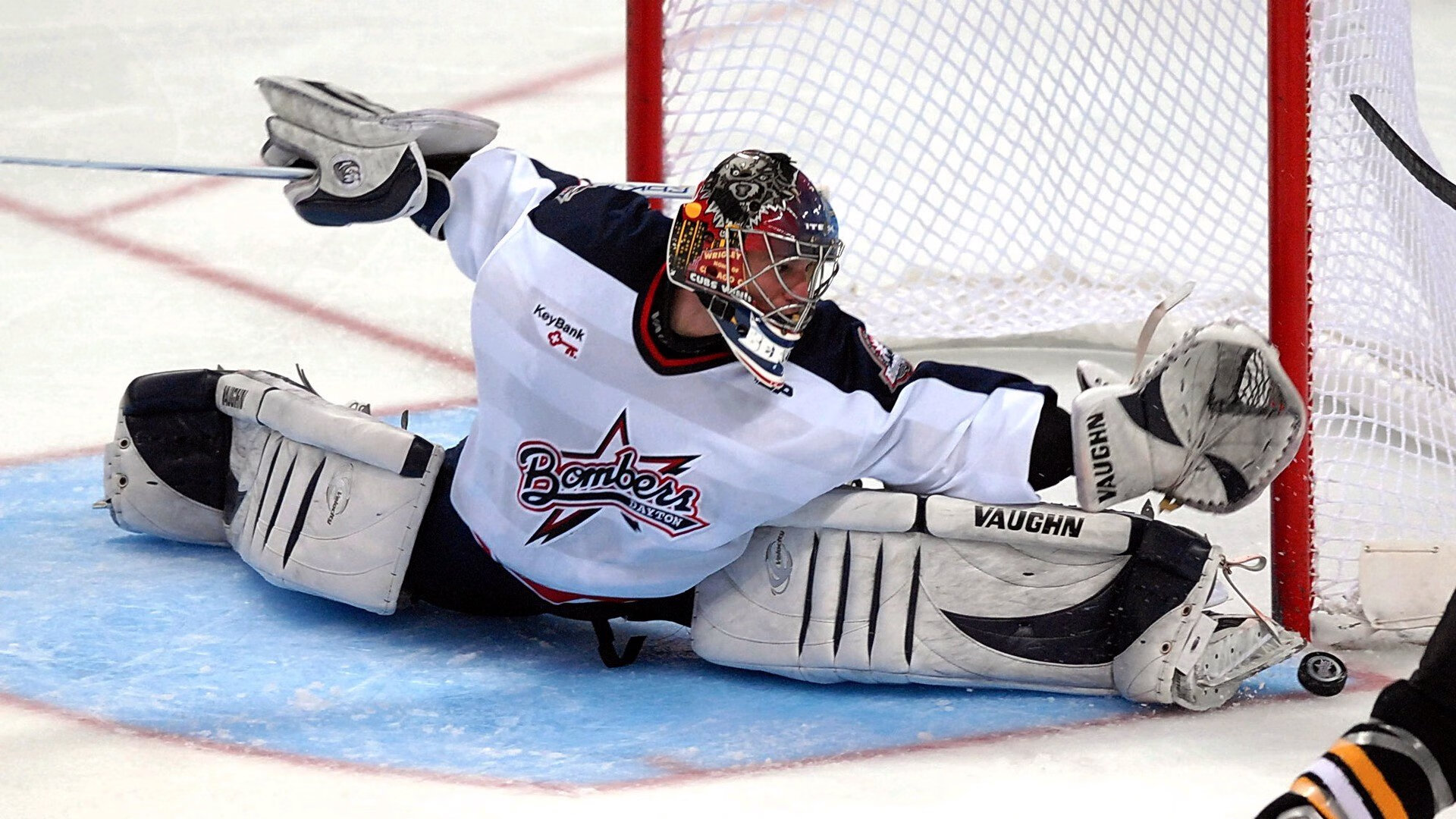 开云在线直播-KPL年度总决赛舞台曝光!灯光一亮全网沸腾,kpl总决赛活动